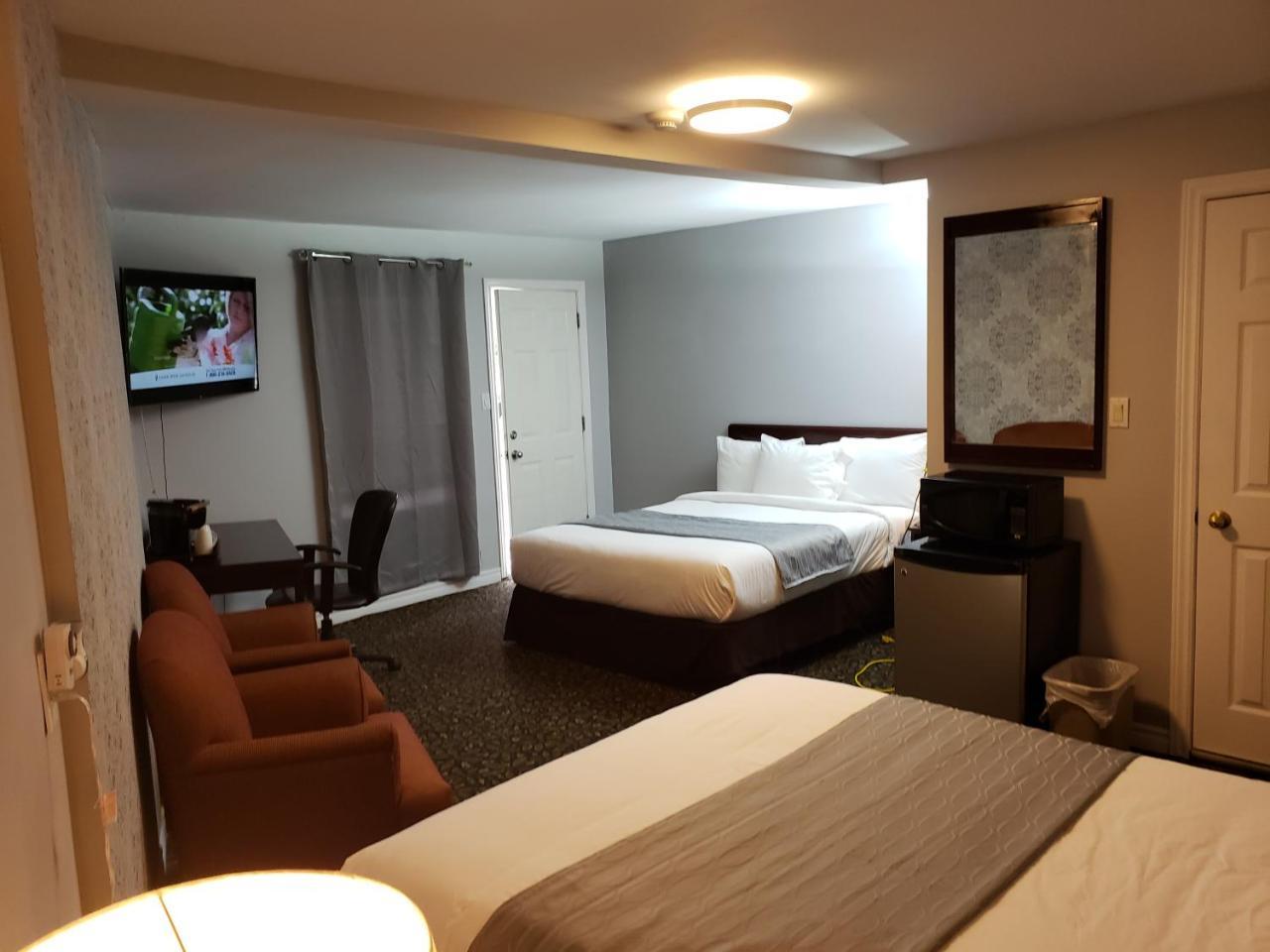 Regency Inn & Suites Cornwall Kültér fotó