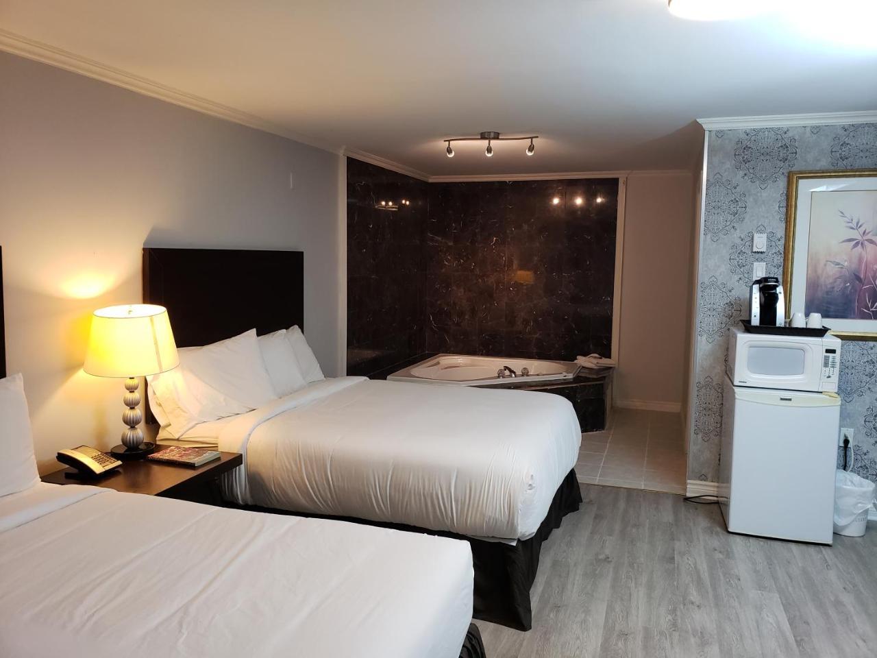 Regency Inn & Suites Cornwall Kültér fotó