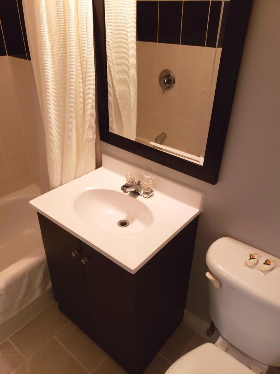 Regency Inn & Suites Cornwall Kültér fotó