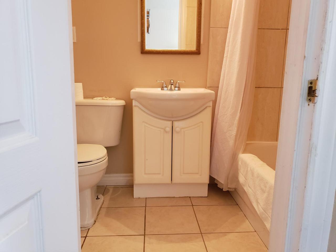 Regency Inn & Suites Cornwall Kültér fotó
